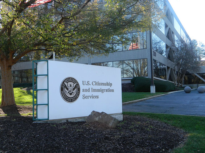 Служба гражданства и иммиграции США фото