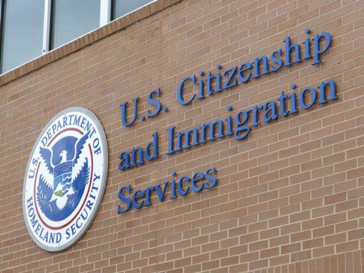 Служба гражданства и иммиграции США фото